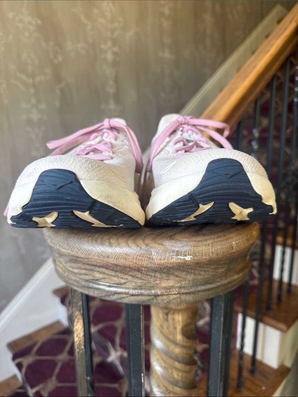 HOKA ARAHI 8 running shoe women’s size 8 1/2 very good condition - Picture 8 of 11
